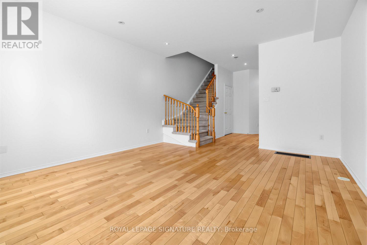 29 Coburg Crescent, Richmond Hill, Ontario  L4B 4E1 - Photo 9 - N13138132
