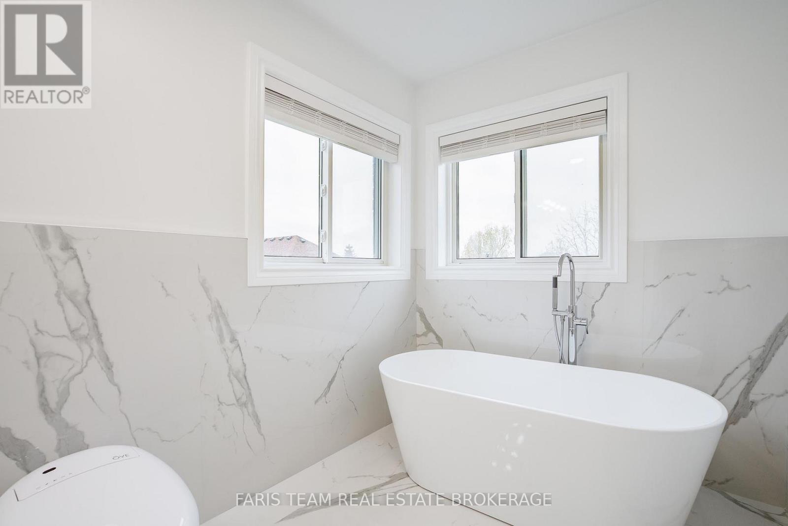 8 Pietro Drive, Vaughan, Ontario  L6A 3K5 - Photo 19 - N13138362