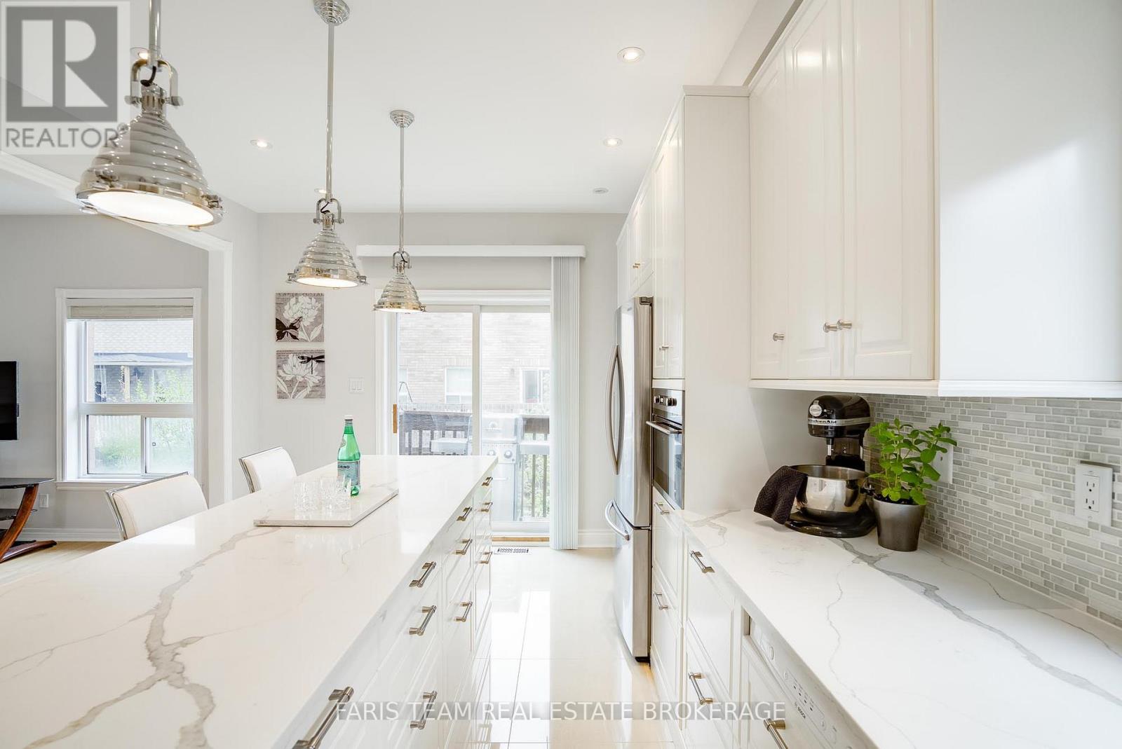 8 Pietro Drive, Vaughan, Ontario  L6A 3K5 - Photo 6 - N13138362