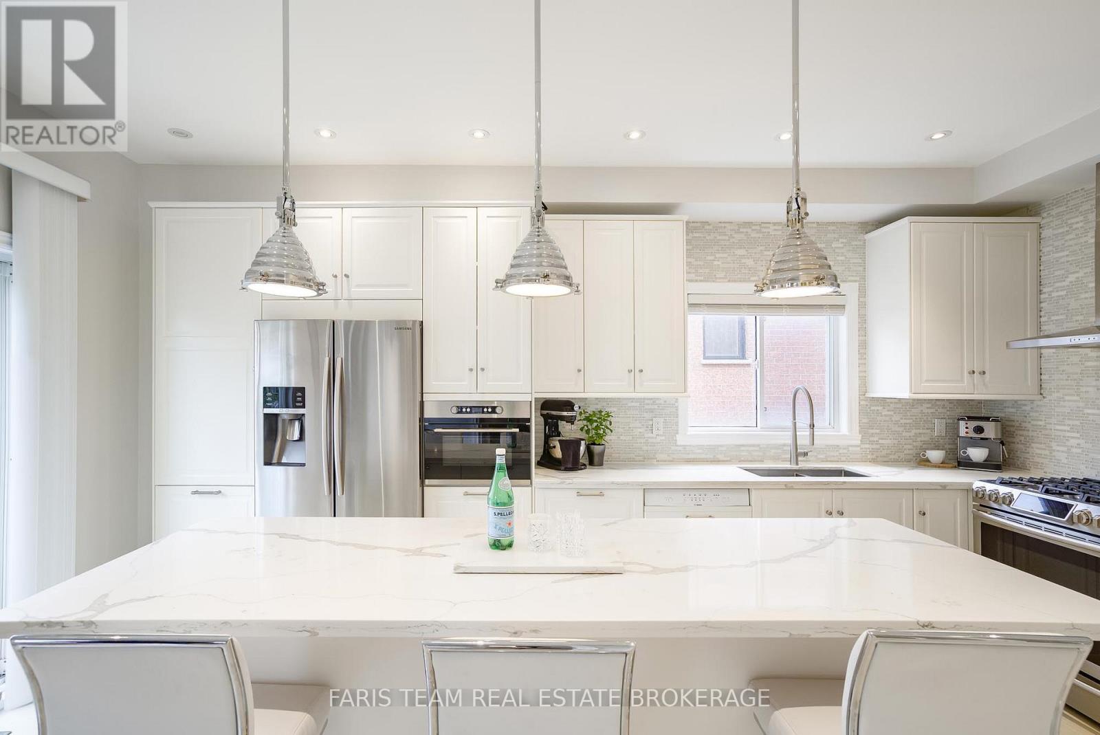 8 Pietro Drive, Vaughan, Ontario  L6A 3K5 - Photo 7 - N13138362