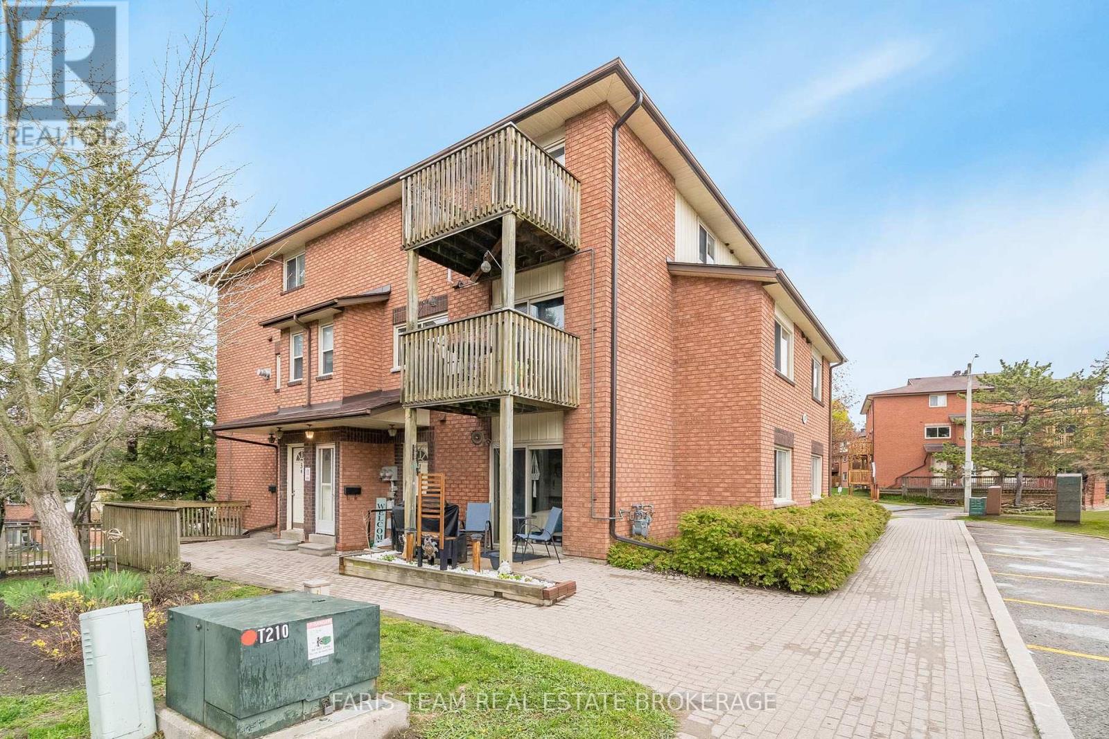 3 - 19 Meadow Lane, Barrie, Ontario L4N 7K3 - Photo 2 - S13138340
