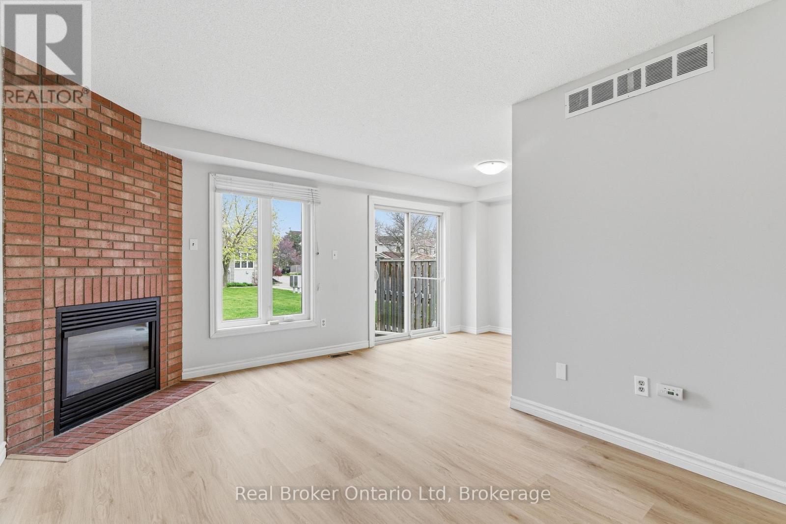 189 - 302 College Avenue W, Guelph, Ontario  N1G 4T6 - Photo 1 - X12875410