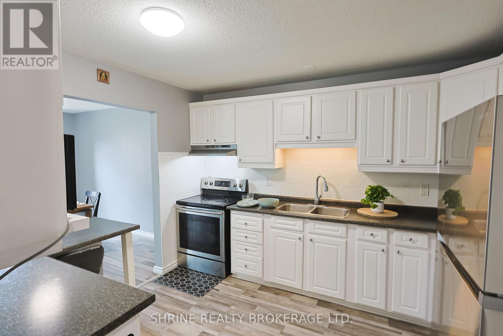 122 Andover Drive, London South, Ontario  N6J 4C3 - Photo 4 - X13138490