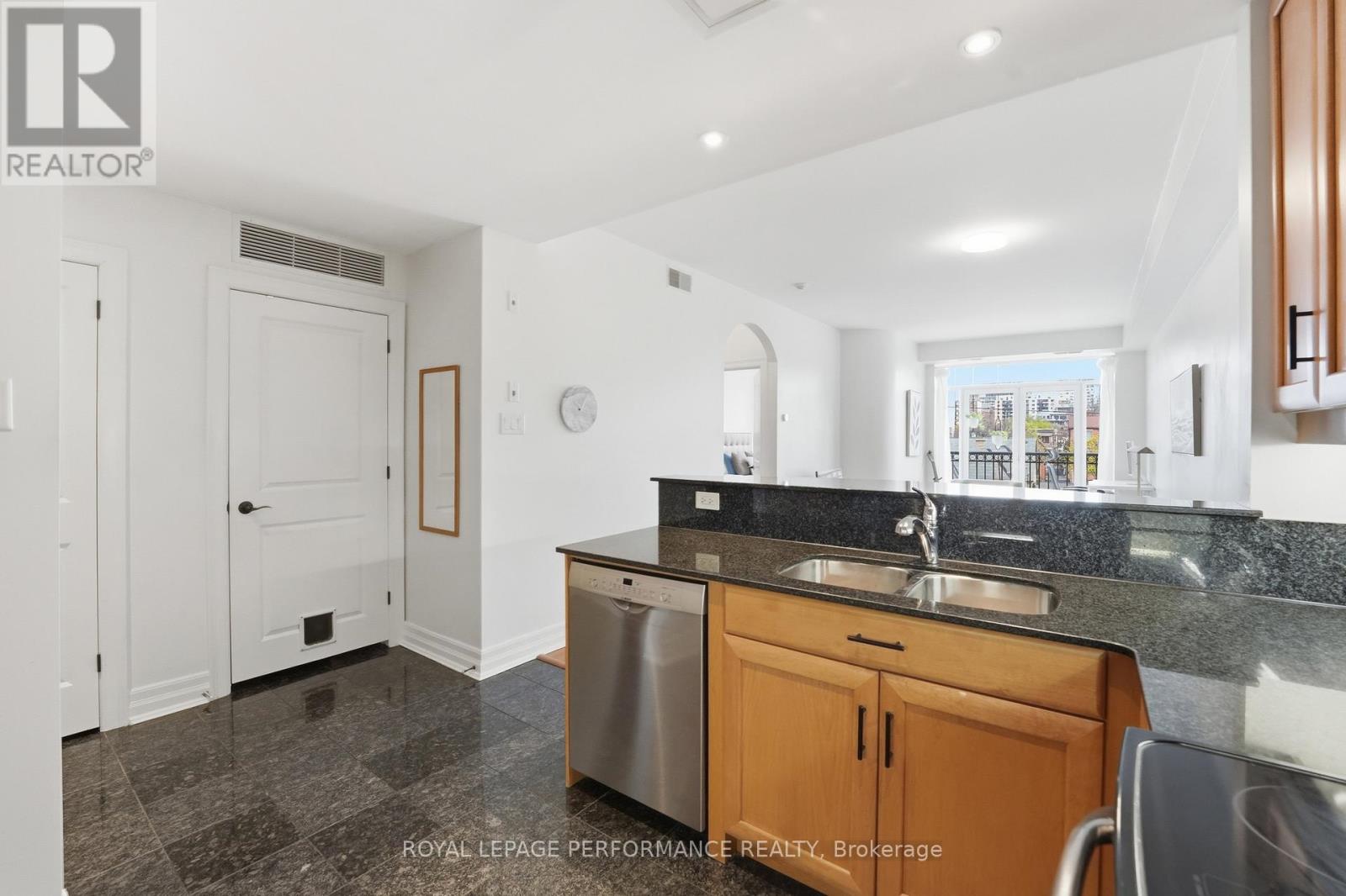 312 - 320 Mcleod Street, Ottawa, Ontario  K2P 1A3 - Photo 8 - X13138470