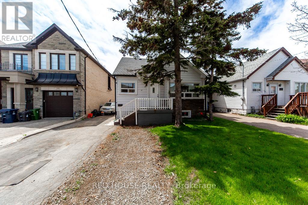 40 NORTH WOODROW BOULEVARD, Toronto, Ontario
