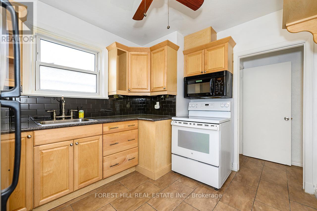 667 Pharmacy Avenue, Toronto, Ontario  M1L 3H7 - Photo 3 - E13138472