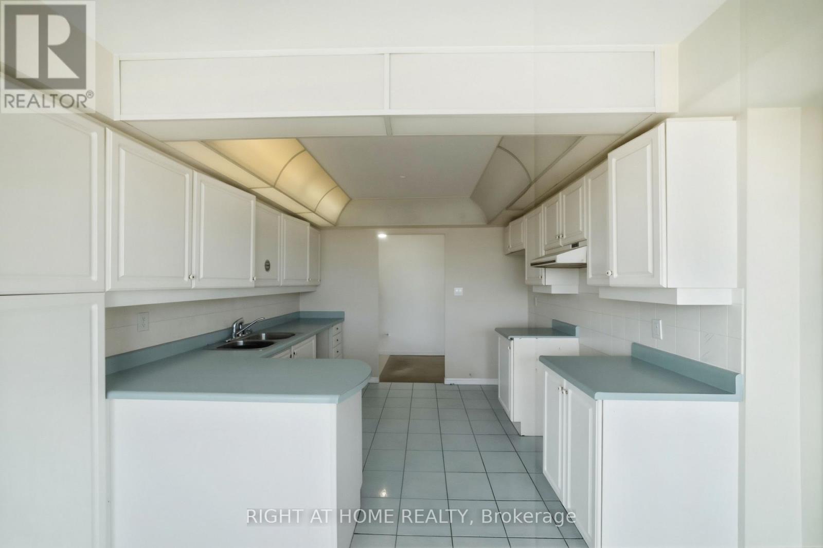 803 - 610 Bullock Drive, Markham, Ontario  L3R 0G1 - Photo 31 - N13138394