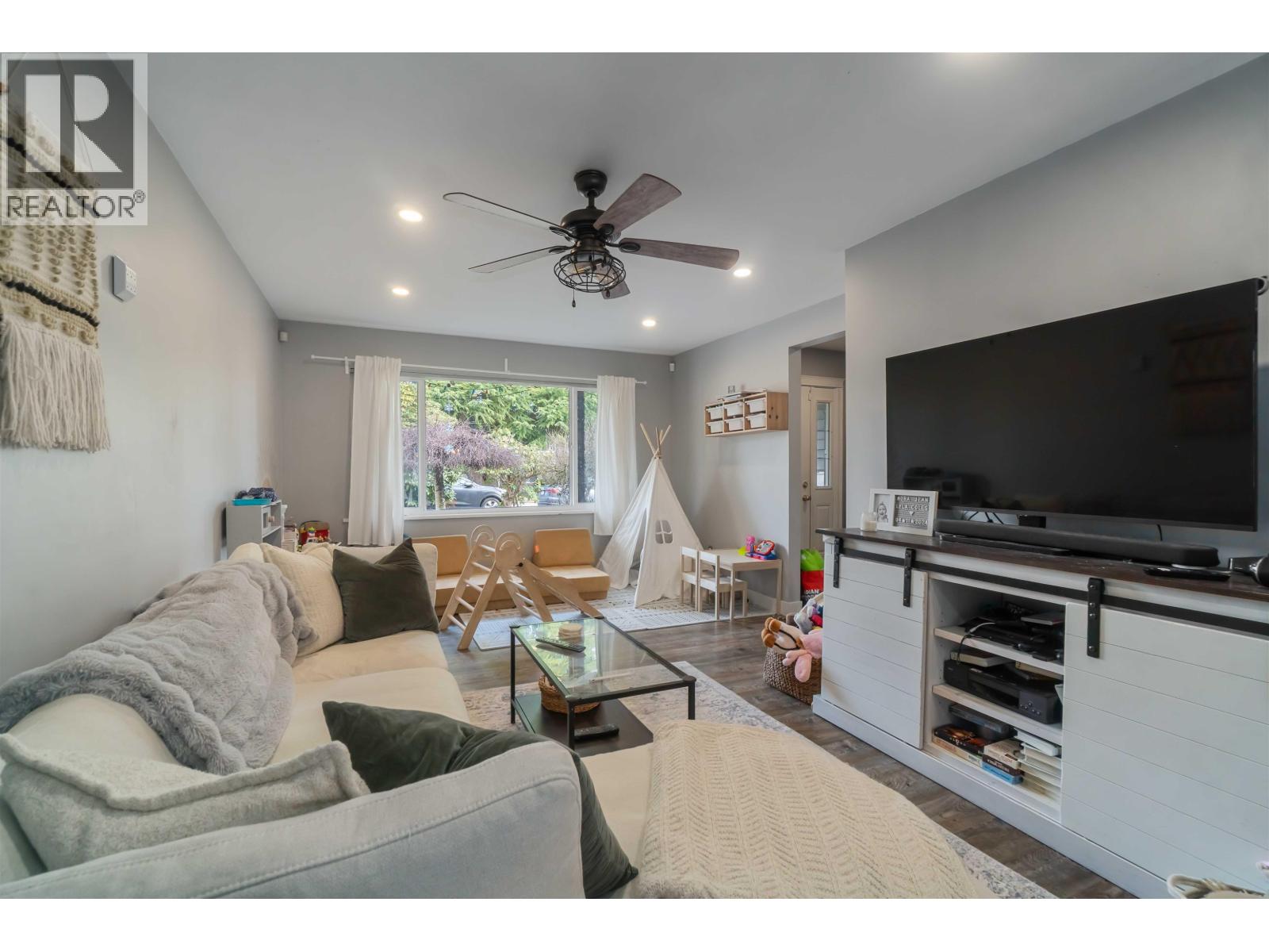 3629-3631 Flint Street, Port Coquitlam, British Columbia  V3B 4J9 - Photo 4 - R3106056
