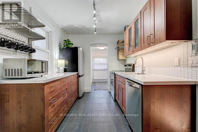 176 Pendrith Street, Toronto, Ontario  M6G 1S2 - Photo 5 - W13138396