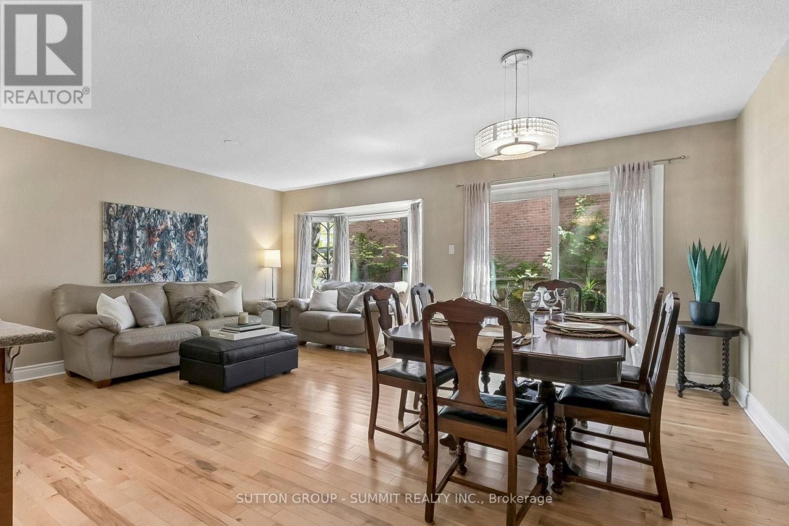 10 Tamarack Circle, Toronto, Ontario  M9P 3T9 - Photo 21 - W13138484