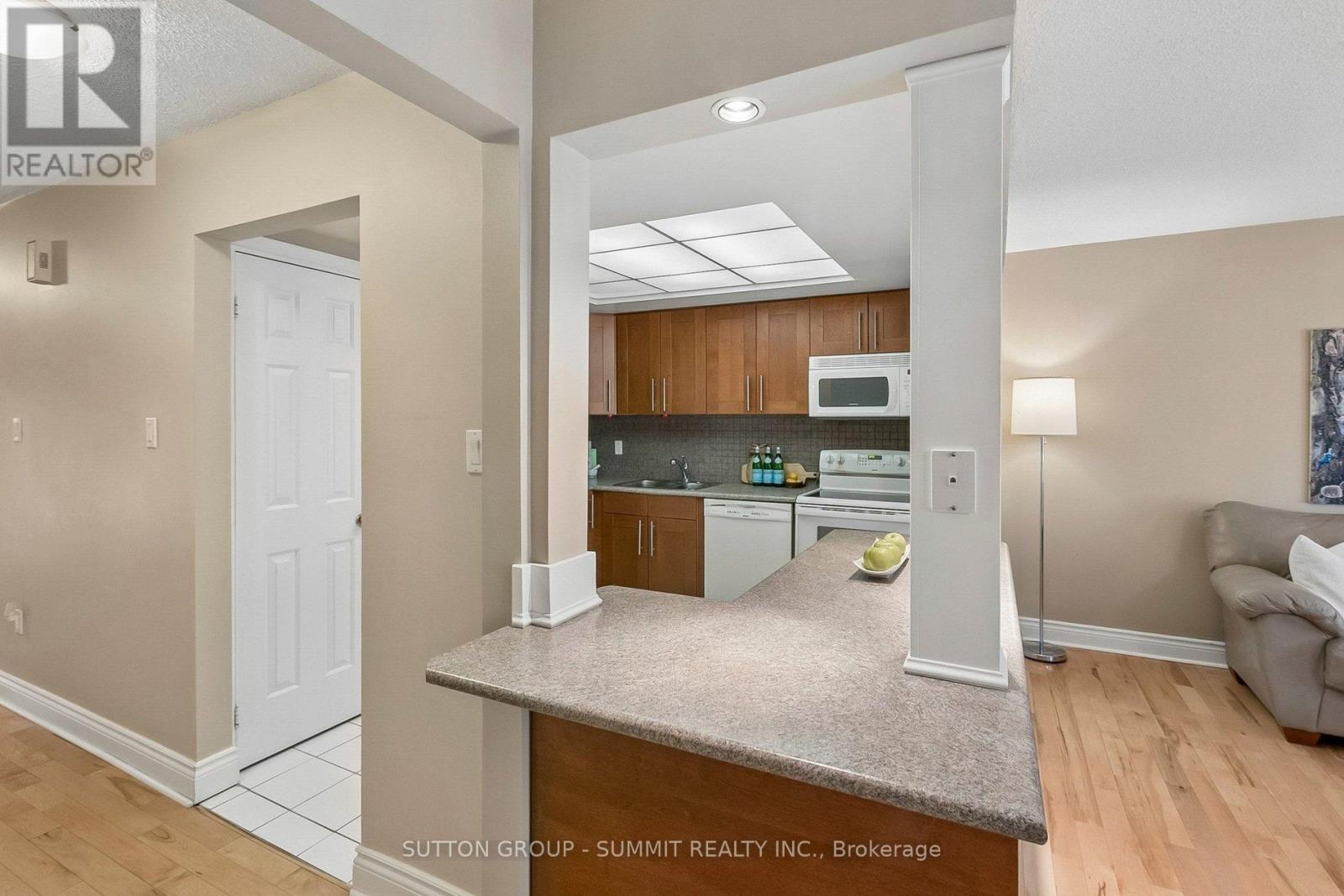10 Tamarack Circle, Toronto, Ontario  M9P 3T9 - Photo 24 - W13138484
