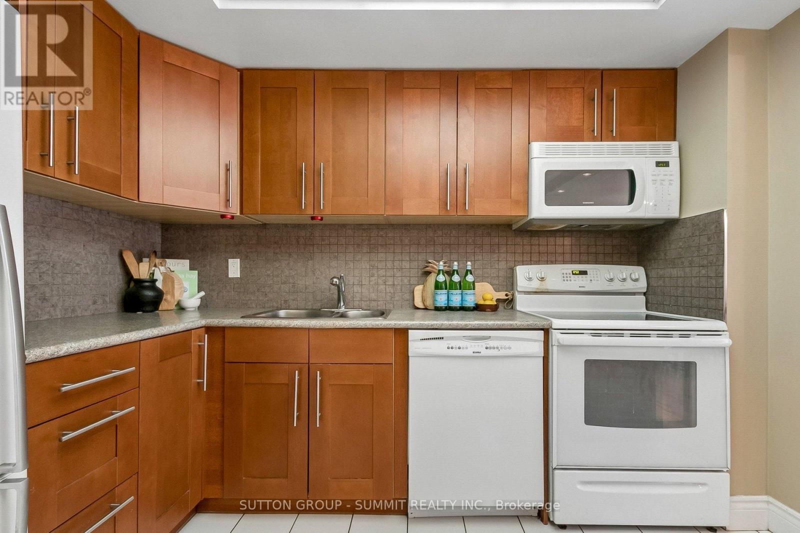 10 Tamarack Circle, Toronto, Ontario  M9P 3T9 - Photo 28 - W13138484