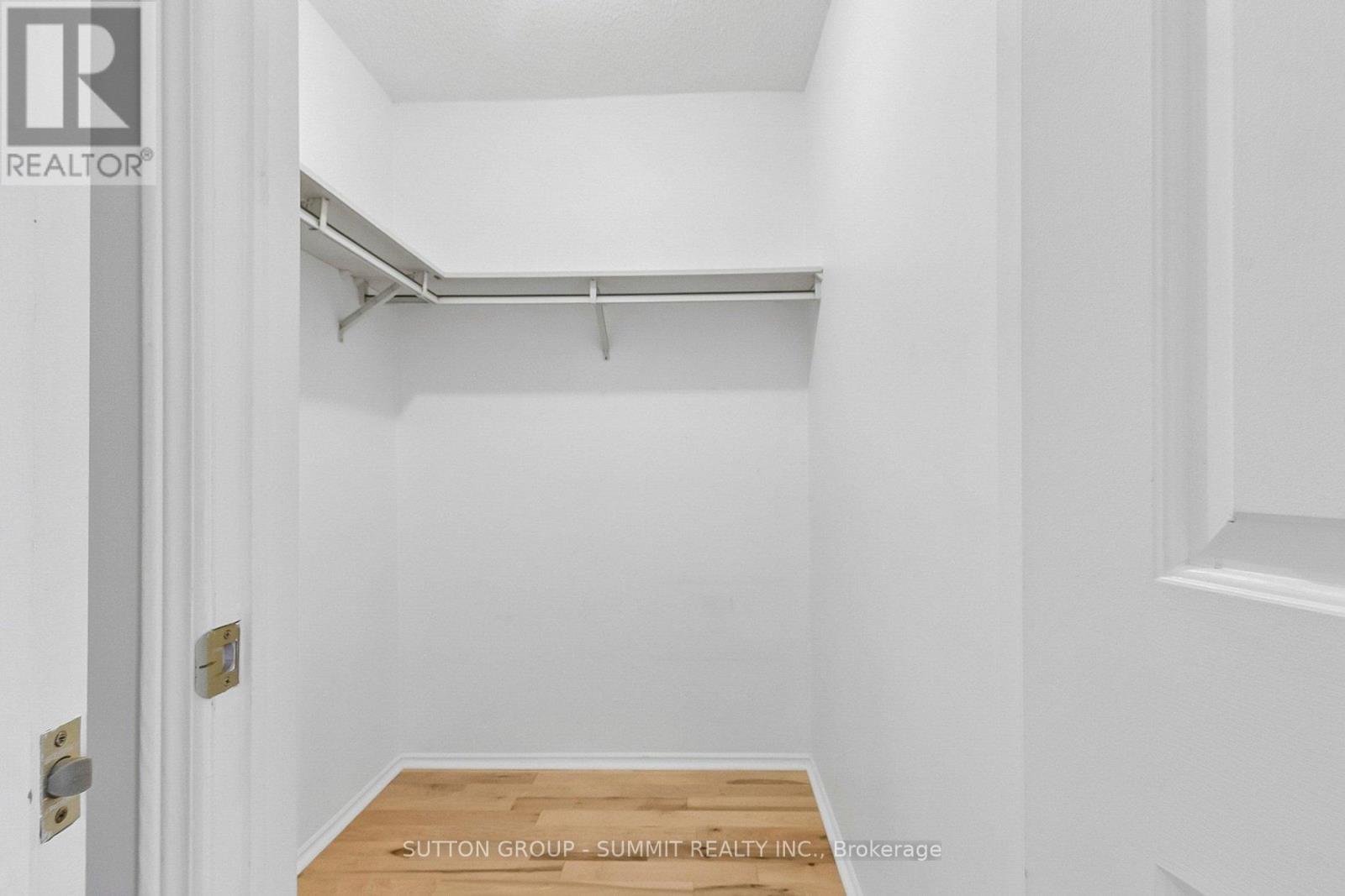 10 Tamarack Circle, Toronto, Ontario  M9P 3T9 - Photo 35 - W13138484