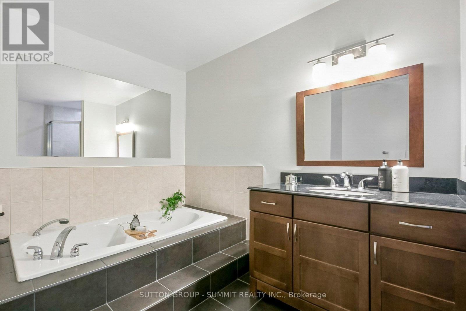 10 Tamarack Circle, Toronto, Ontario  M9P 3T9 - Photo 41 - W13138484