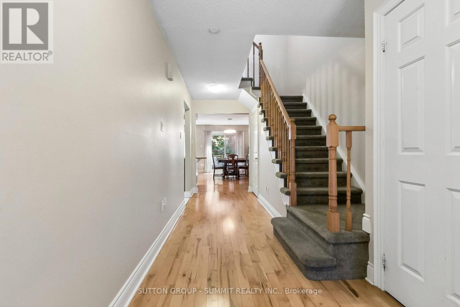 10 Tamarack Circle, Toronto, Ontario  M9P 3T9 - Photo 6 - W13138484