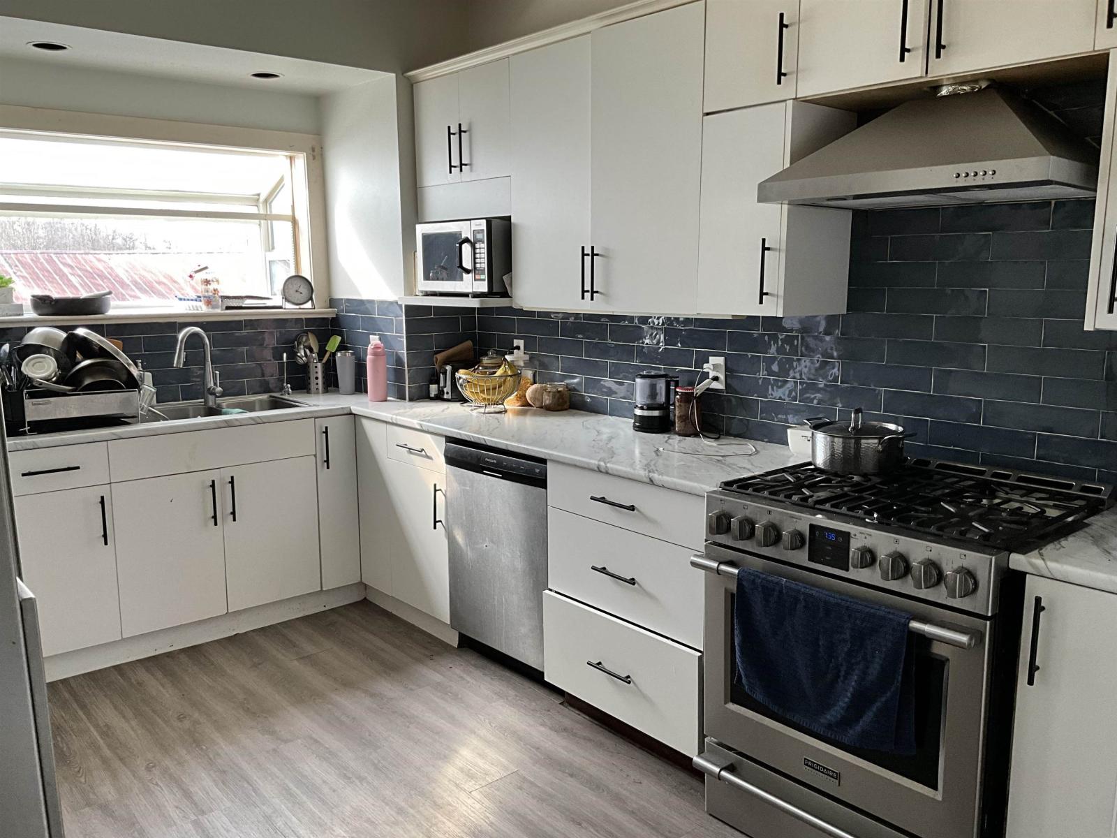 2987 184 Street, Surrey, British Columbia  V3Z 9V2 - Photo 2 - R3099258