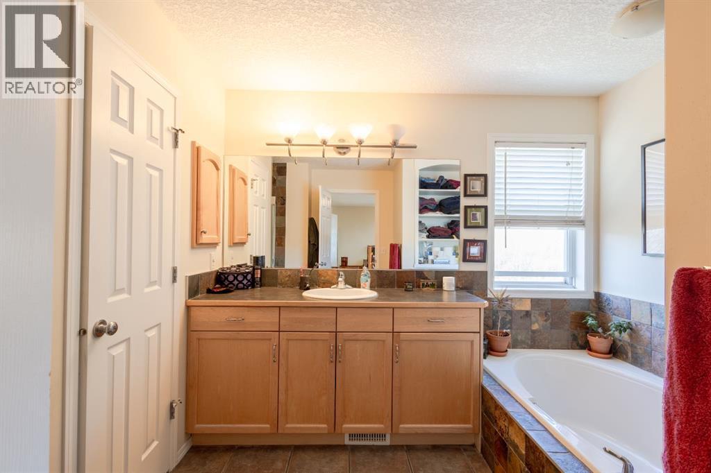 125 Rockborough Green NW, Calgary, Alberta  T3G 5S8 - Photo 23 - A2310857