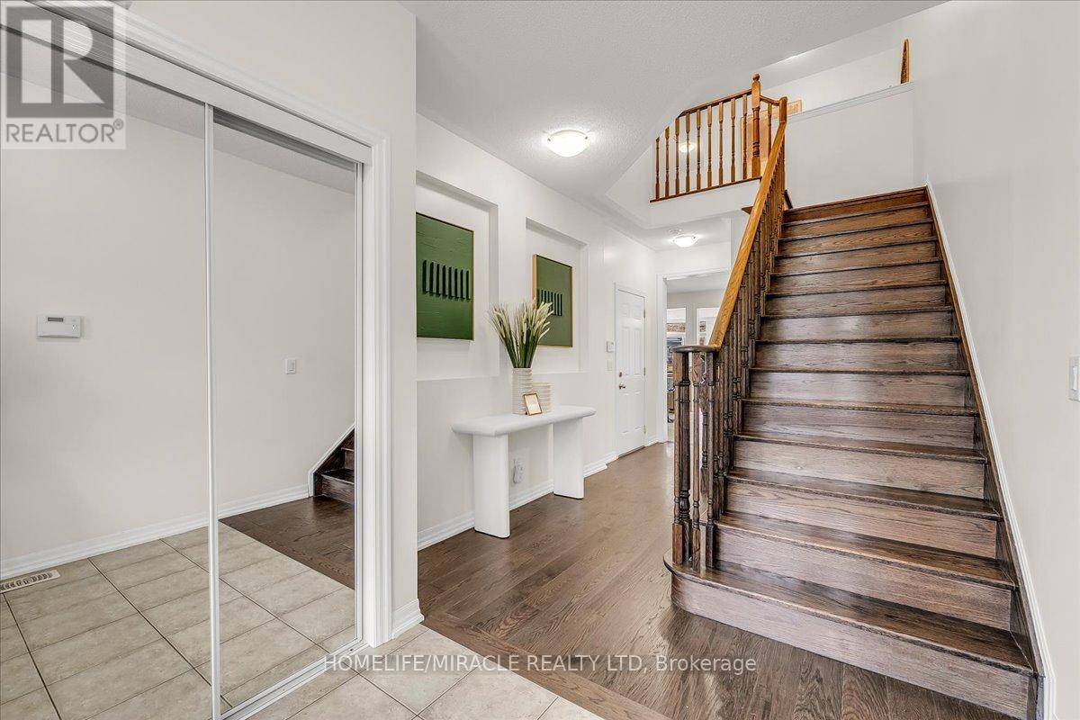 117 Aird Court, Milton, Ontario  L9T 8B6 - Photo 4 - W13138320