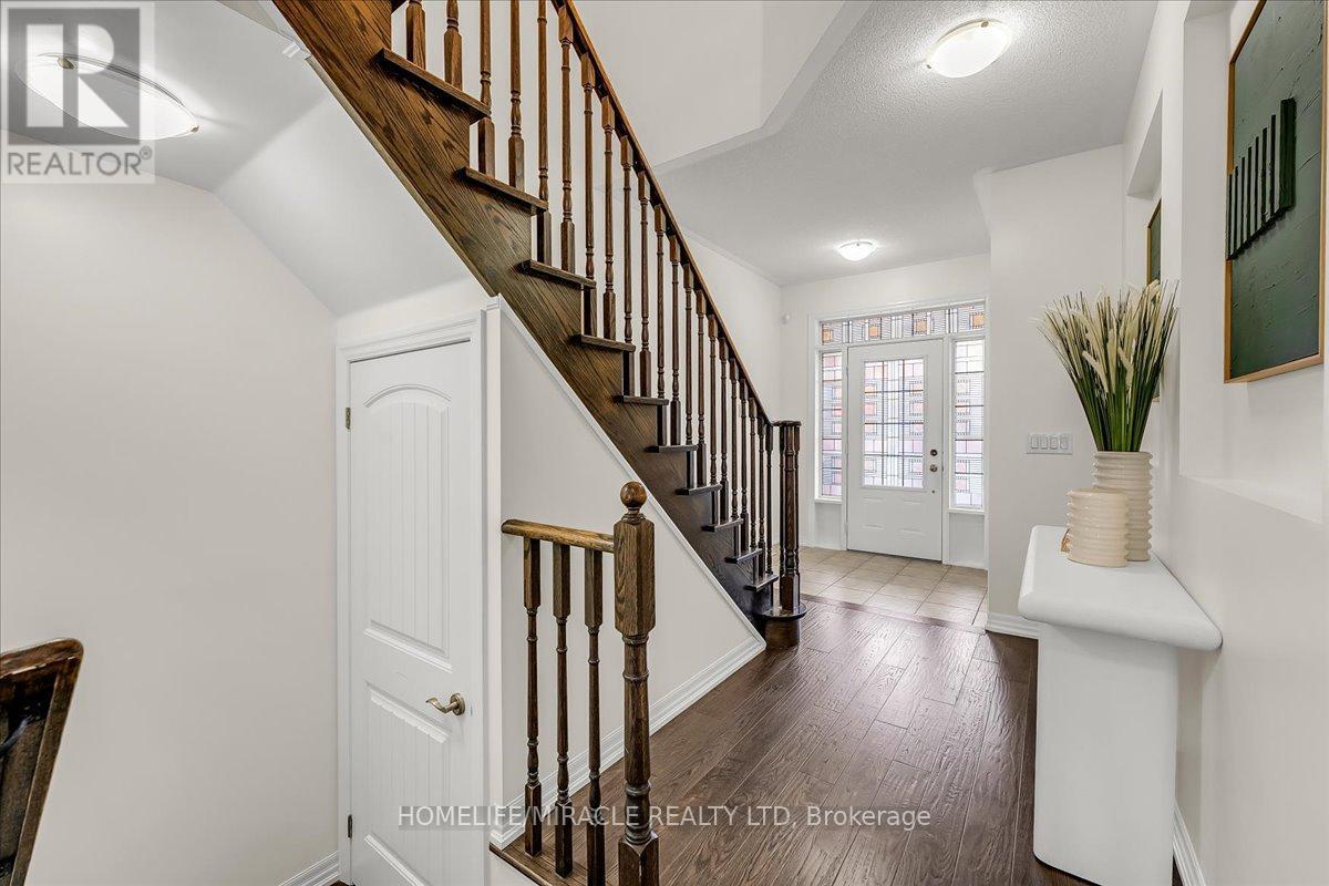 117 Aird Court, Milton, Ontario  L9T 8B6 - Photo 5 - W13138320