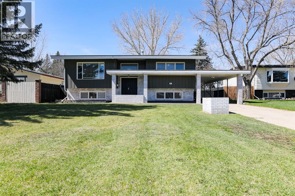 101 Mcgill Boulevard W, Lethbridge, Alberta  T1K 3V8 - Photo 1 - A2307668