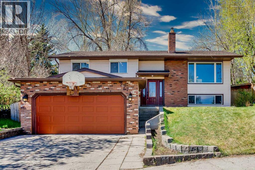 227 Cantrell Place SW, Calgary, Alberta  T2W 1X3 - Photo 2 - A2303854