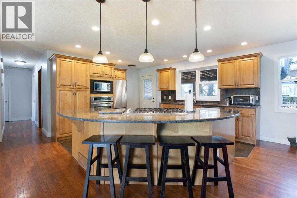 227 Cantrell Place SW, Calgary, Alberta  T2W 1X3 - Photo 4 - A2303854