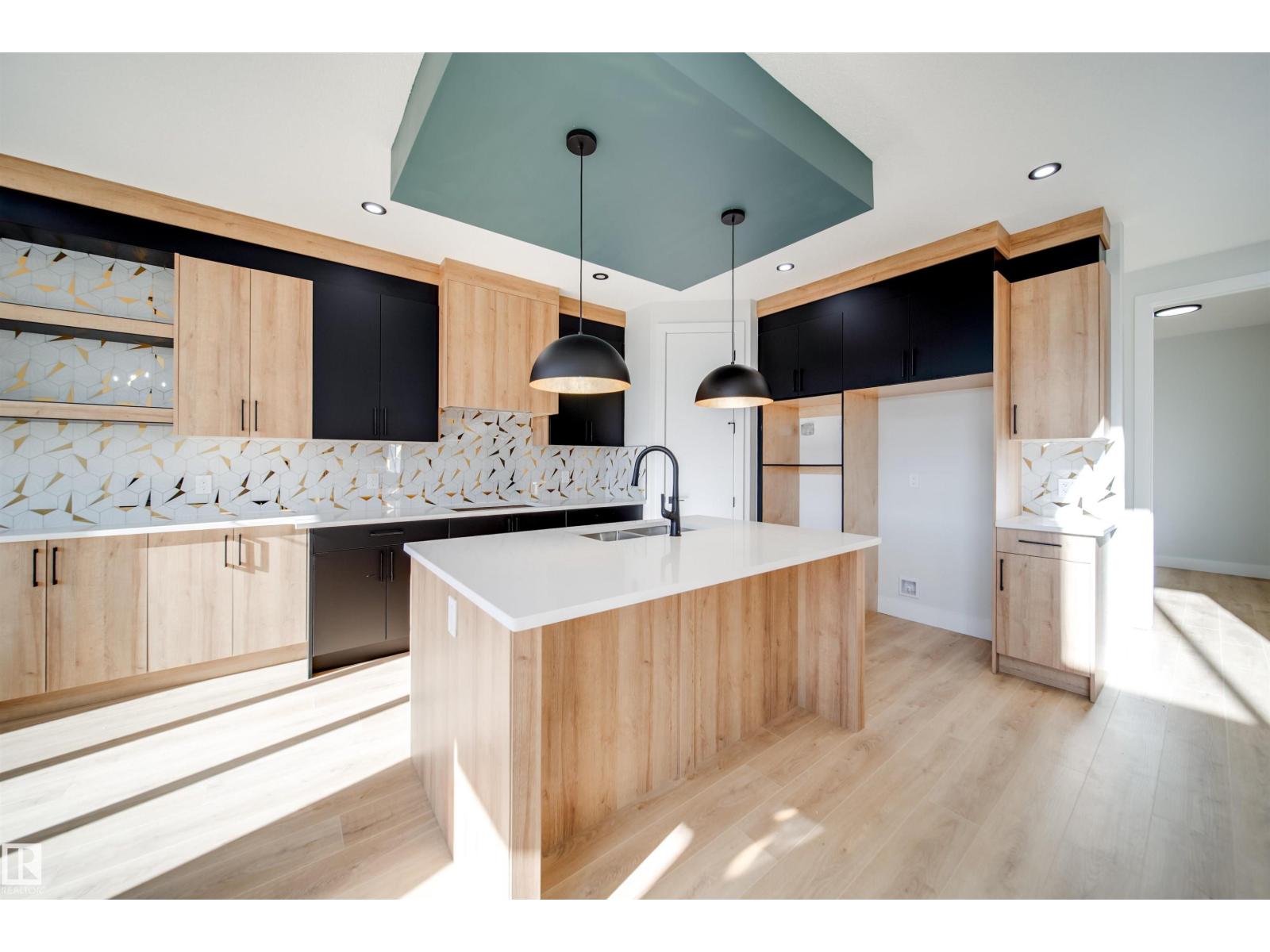 8603 183 AV NW, edmonton, Alberta
