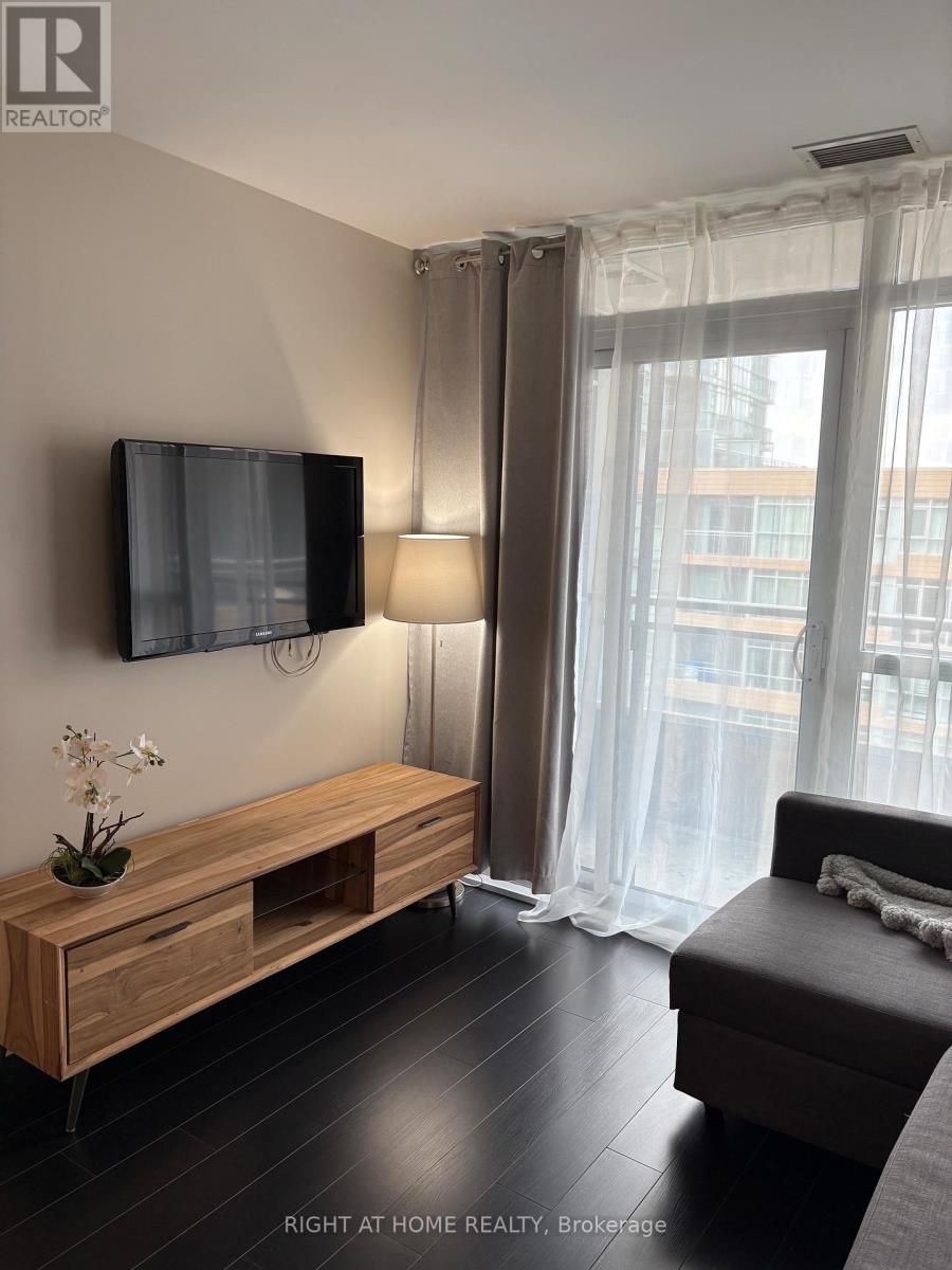 1021 - 10 Capreol Court, Toronto, Ontario  M5V 4B3 - Photo 11 - C13138534