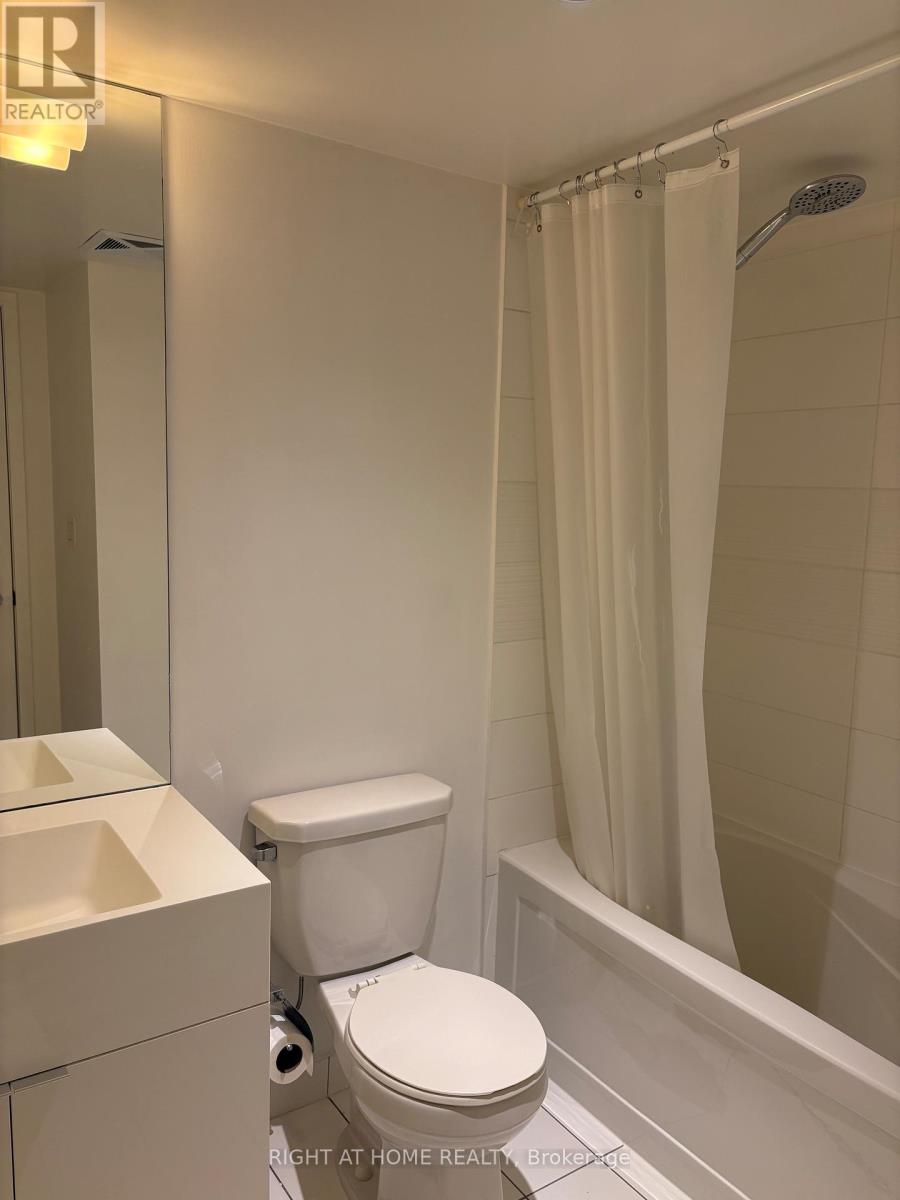 1021 - 10 Capreol Court, Toronto, Ontario  M5V 4B3 - Photo 18 - C13138534