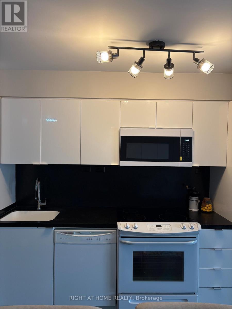1021 - 10 Capreol Court, Toronto, Ontario  M5V 4B3 - Photo 27 - C13138534