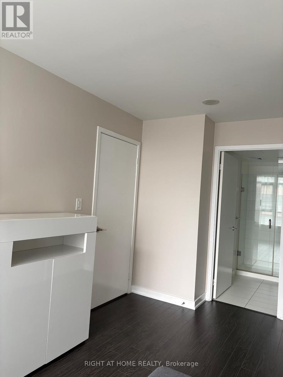 1021 - 10 Capreol Court, Toronto, Ontario  M5V 4B3 - Photo 31 - C13138534