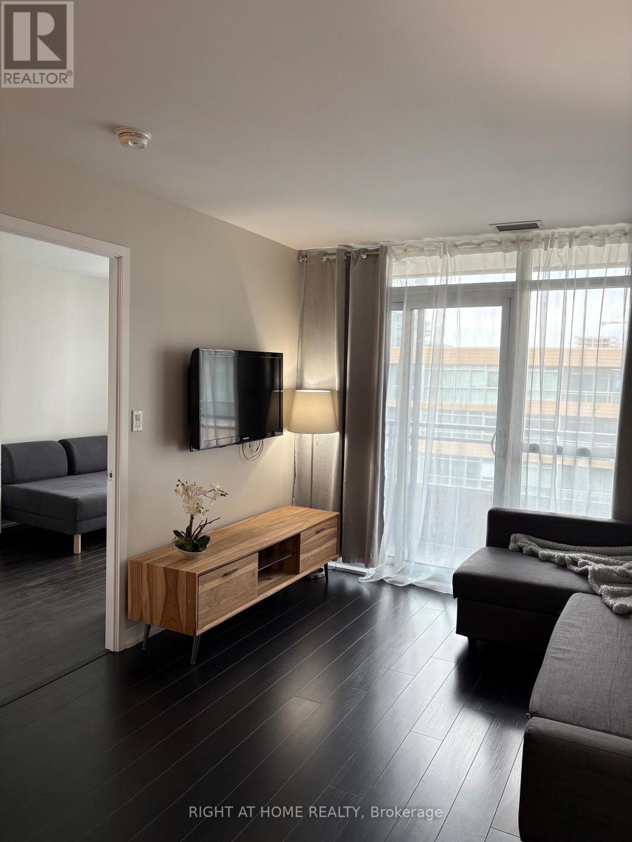 1021 - 10 Capreol Court, Toronto, Ontario  M5V 4B3 - Photo 7 - C13138534