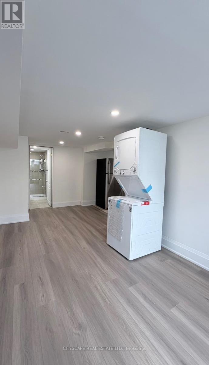 101 - 15 Sanagan Road, Toronto, Ontario  M9V 1R7 - Photo 2 - W13138522