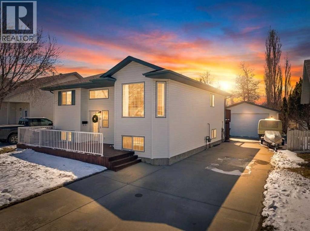 21 Silver Drive, Blackfalds, Alberta T0M 0J0 - Photo 1 - A2303875