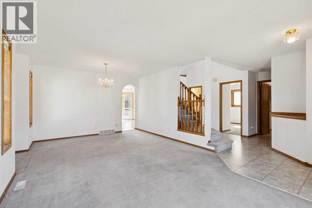 135 Sceptre Close NW, Calgary, Alberta  T3L 1Y2 - Photo 14 - A2288565