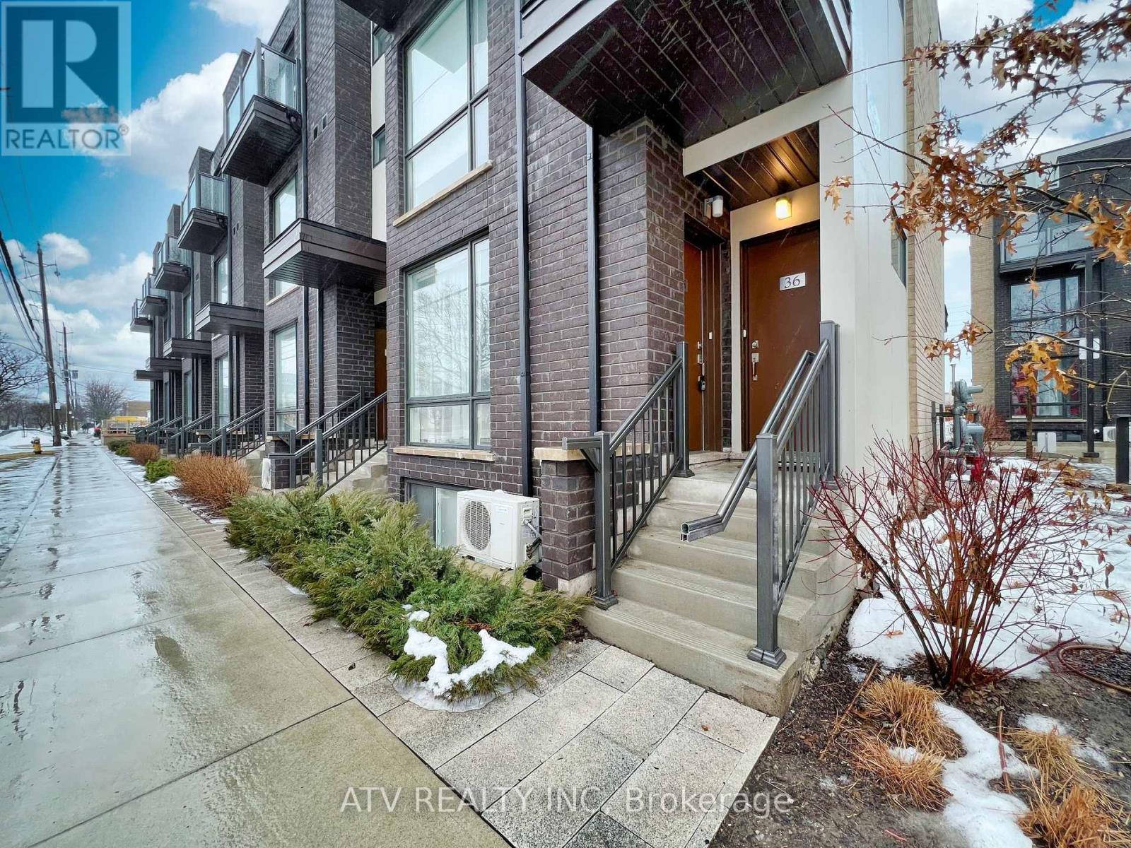 35 - 26 FIELDWAY ROAD, Toronto, Ontario