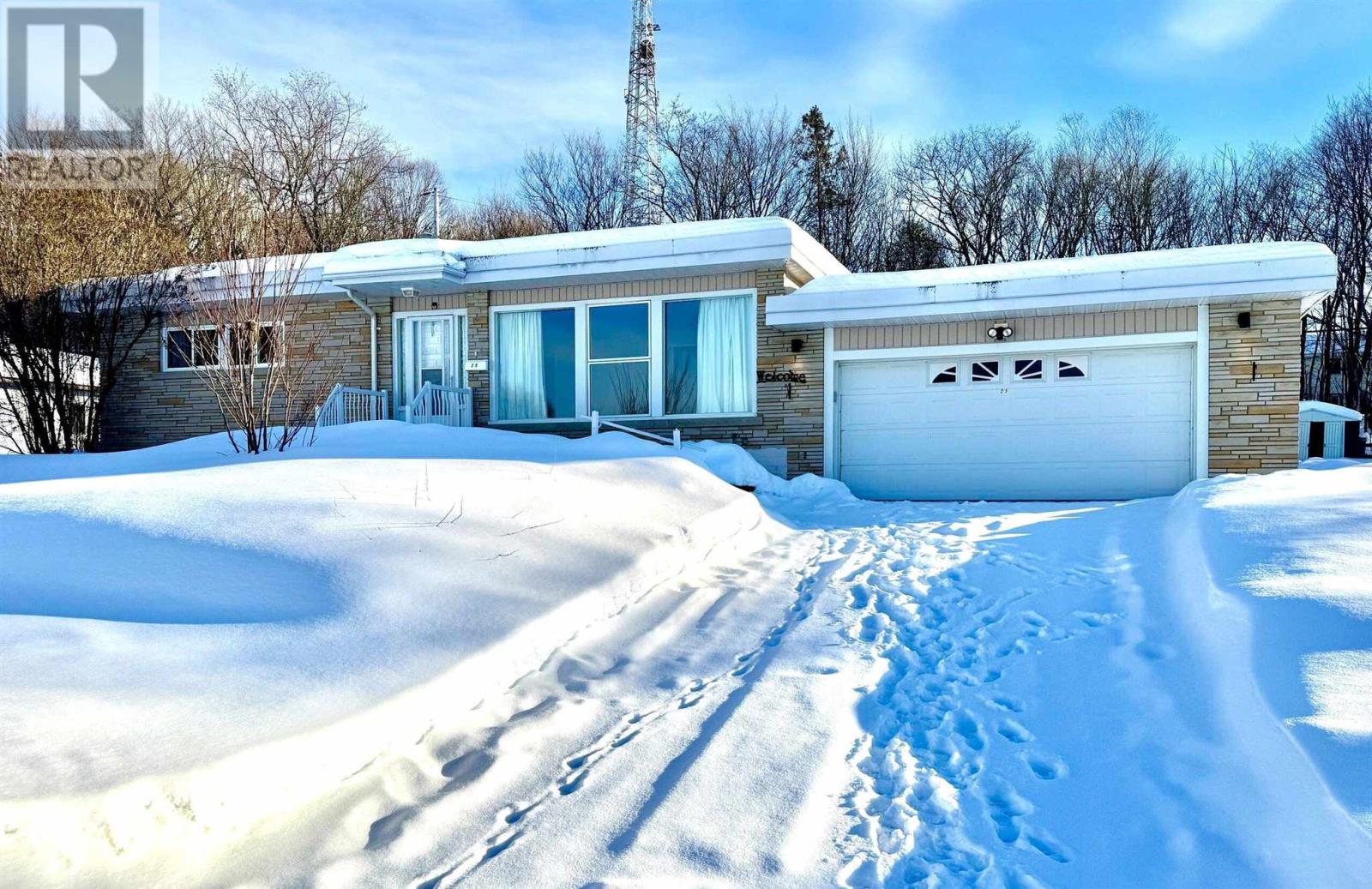 25 Gillanders Rd, Elliot Lake, Ontario  P5A 1W4 - Photo 1 - SM260374
