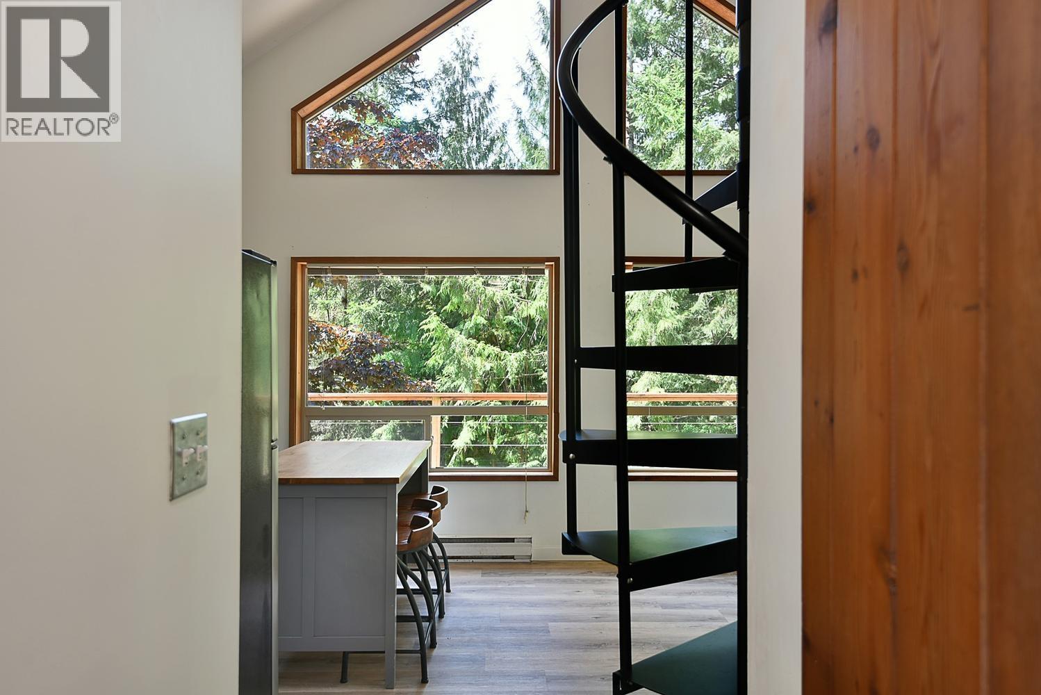 5794 Trout Lake Road, Halfmoon Bay, British Columbia  V7Z 1H1 - Photo 2 - R3124388