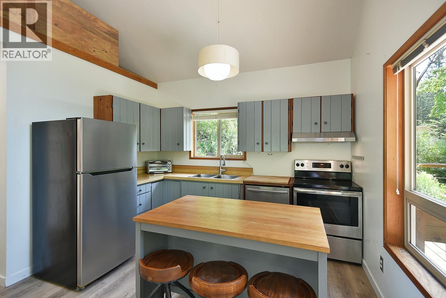 5794 Trout Lake Road, Halfmoon Bay, British Columbia  V7Z 1H1 - Photo 4 - R3124388