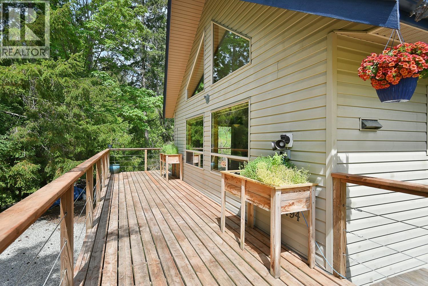 5794 Trout Lake Road, Halfmoon Bay, British Columbia  V7Z 1H1 - Photo 6 - R3124388