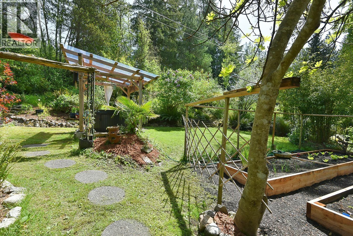 5794 Trout Lake Road, Halfmoon Bay, British Columbia  V7Z 1H1 - Photo 15 - R3124388