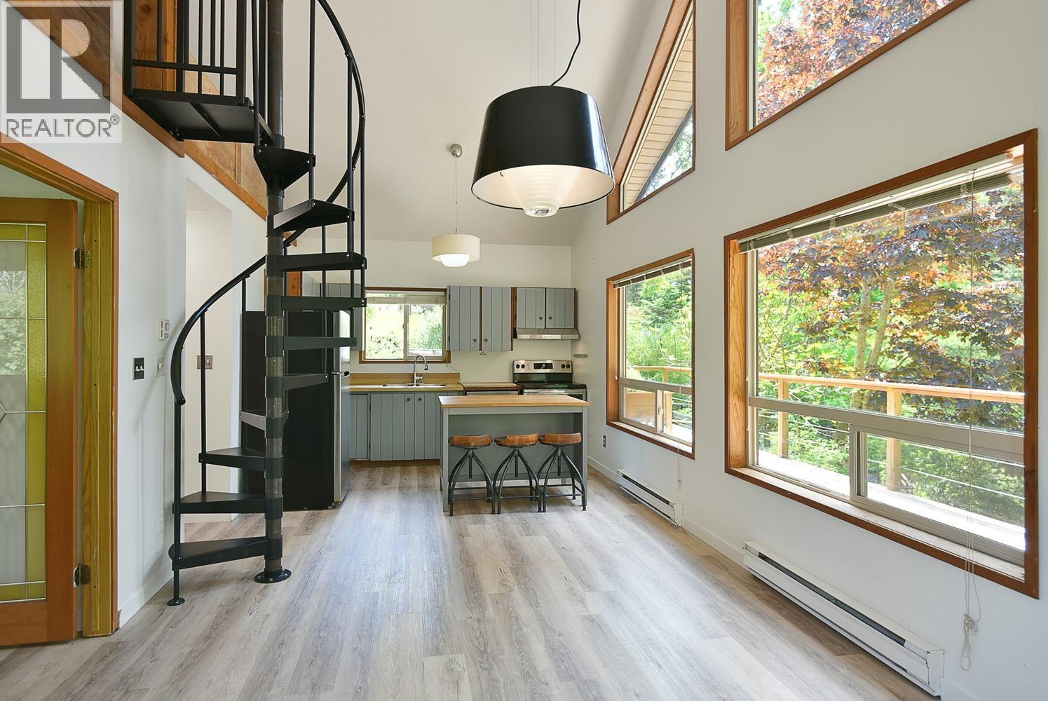 5794 Trout Lake Road, Halfmoon Bay, British Columbia  V7Z 1H1 - Photo 3 - R3124388