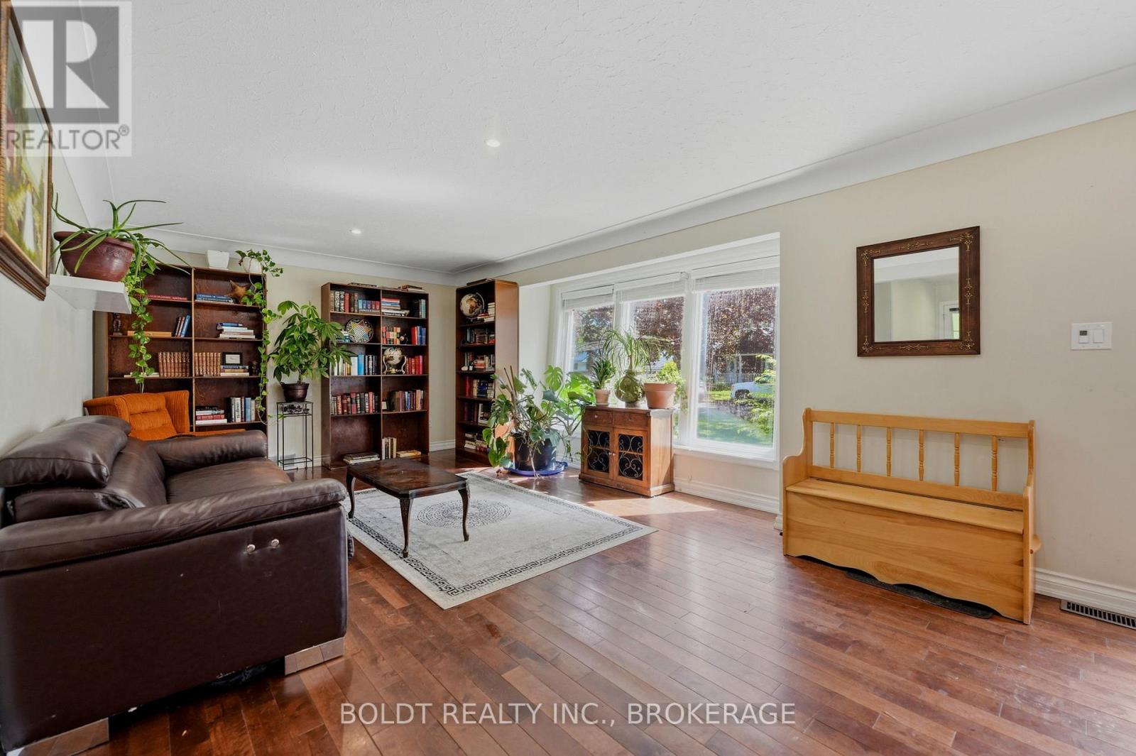 23 Woodelm Drive, St. Catharines, Ontario  L2M 4N5 - Photo 6 - X13138626