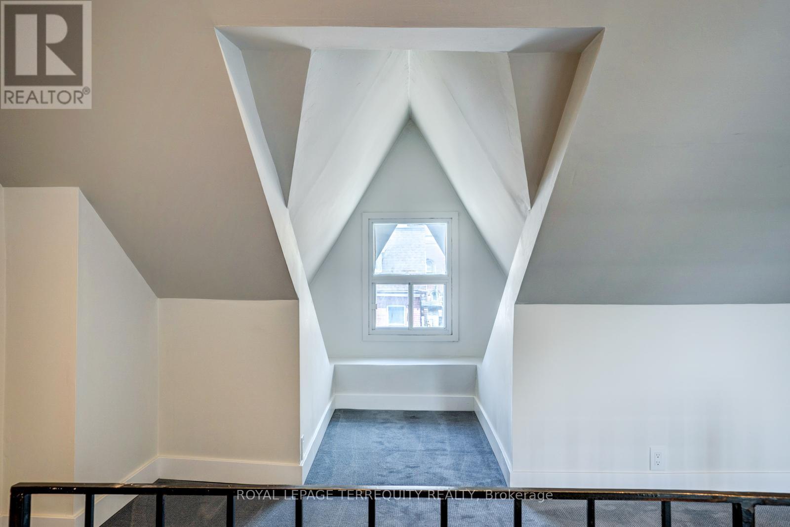 Upper - 743 Gerrard Street E, Toronto, Ontario  M4M 1Y5 - Photo 15 - E12906968