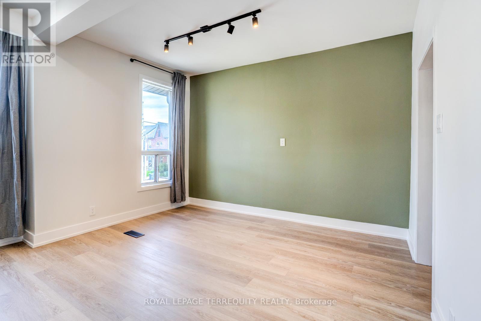 Upper - 743 Gerrard Street E, Toronto, Ontario  M4M 1Y5 - Photo 2 - E12906968