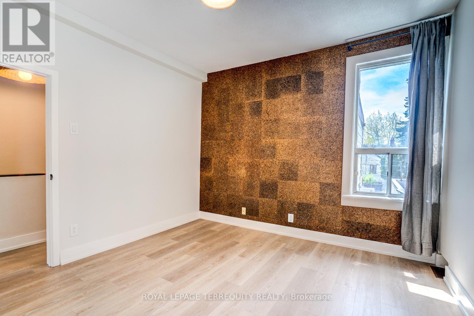 Upper - 743 Gerrard Street E, Toronto, Ontario  M4M 1Y5 - Photo 9 - E12906968