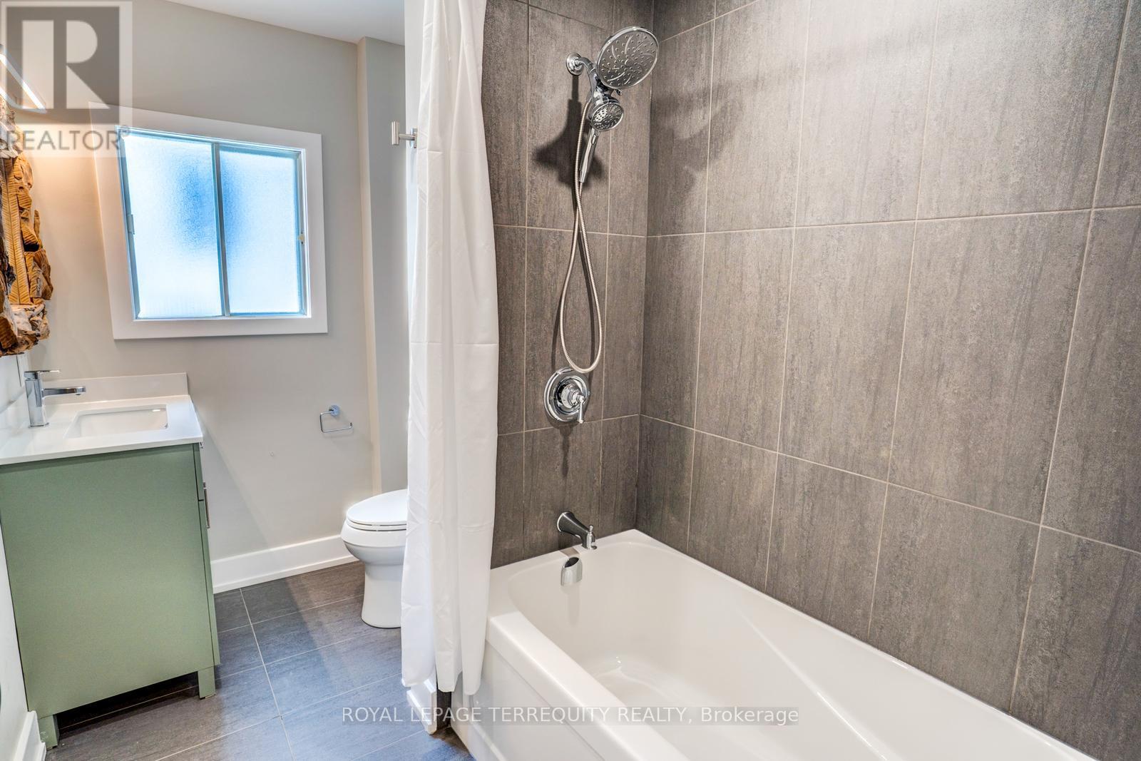 Upper - 743 Gerrard Street E, Toronto, Ontario  M4M 1Y5 - Photo 6 - E12906968