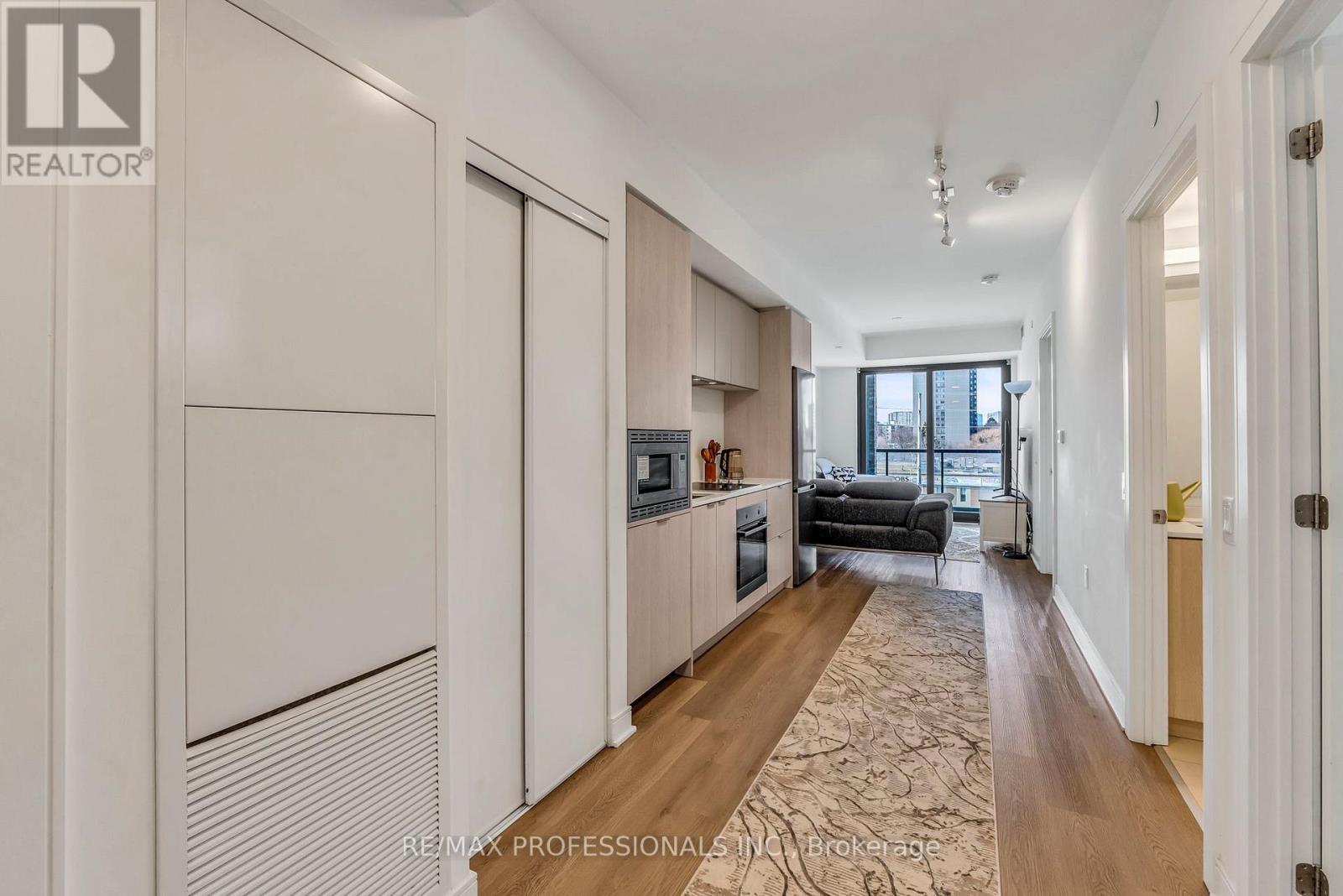 404 - 86 Dundas Street E, Mississauga, Ontario  L5A 0B1 - Photo 2 - W13138550