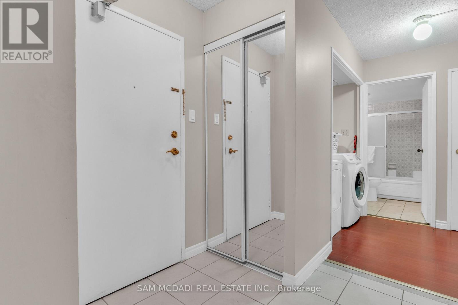 605 - 3590 Kaneff Crescent, Mississauga, Ontario  K5A 3X3 - Photo 2 - W13138562