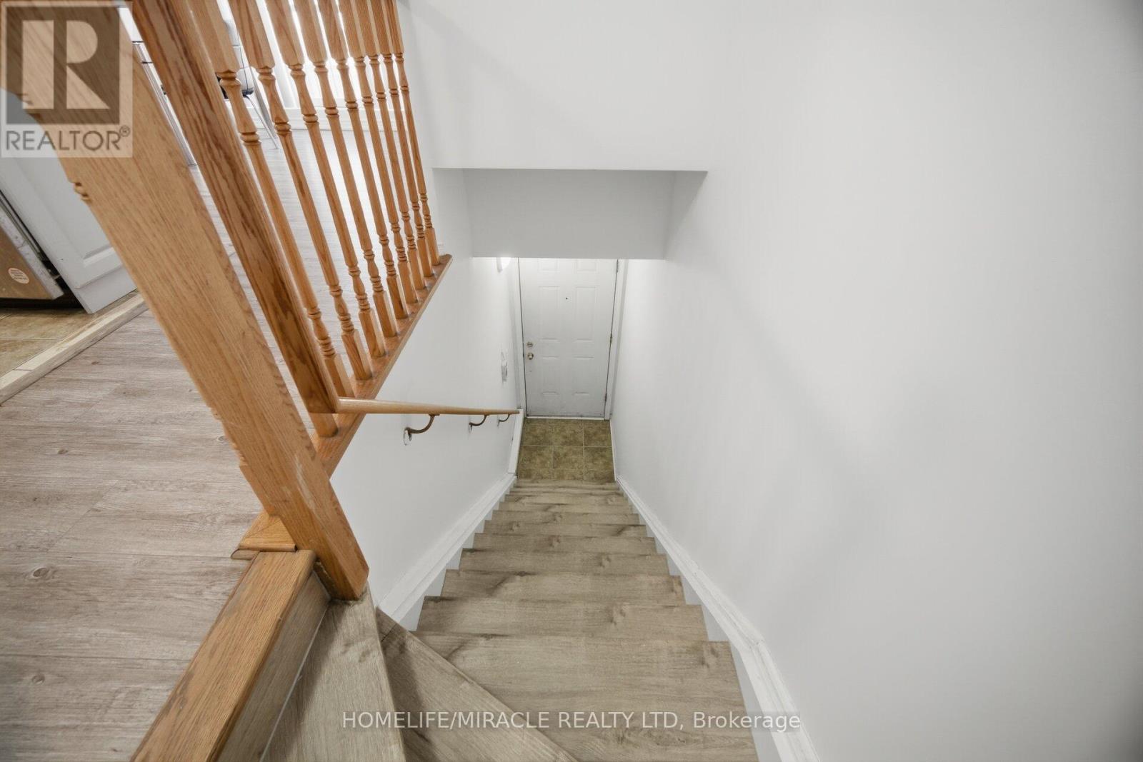 2002 - 3049 Finch Avenue W, Toronto, Ontario  M9M 0A5 - Photo 17 - W13138574